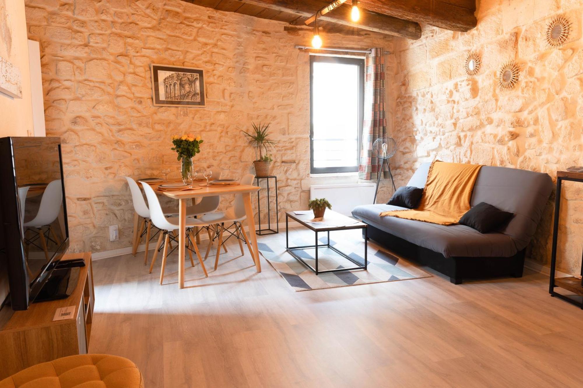 Immeuble 3 Apparts Centre Historique St Gilles Maisoncarreeconciergerie Saint-Gilles (Gard) Exterior foto
