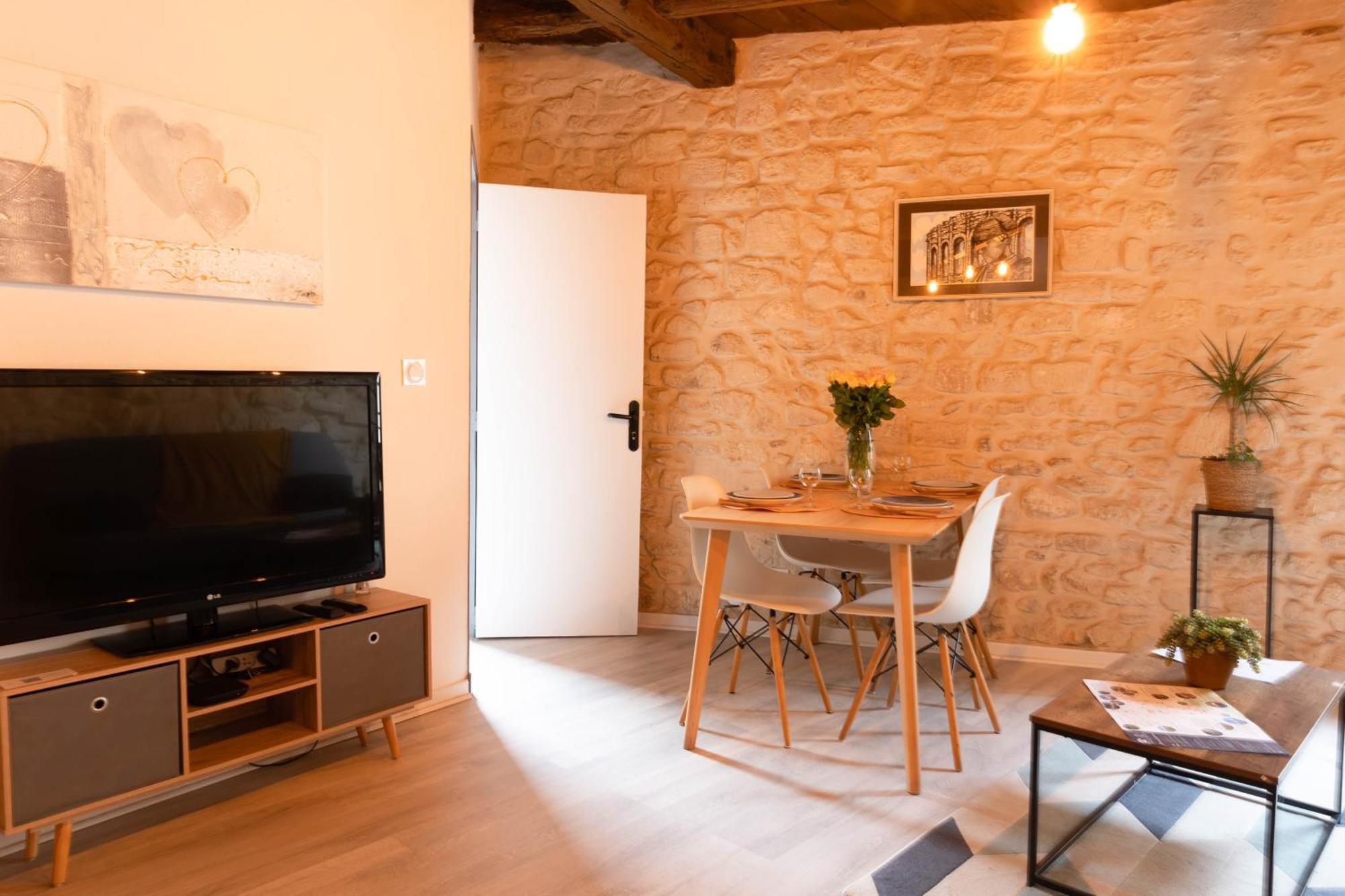 Immeuble 3 Apparts Centre Historique St Gilles Maisoncarreeconciergerie Saint-Gilles (Gard) Exterior foto